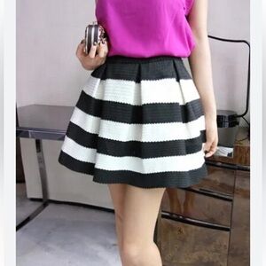 EXPRESS black and white striped pleated skirt